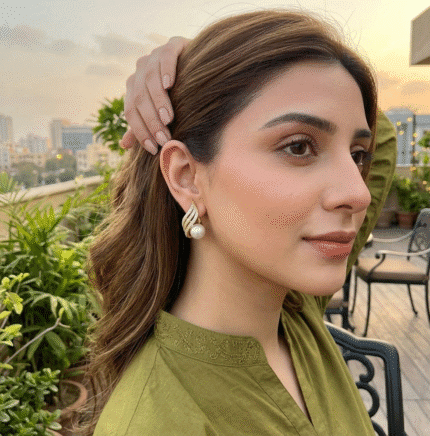 Elegant Pearl Stud Earrings Gold Alloy Partywear